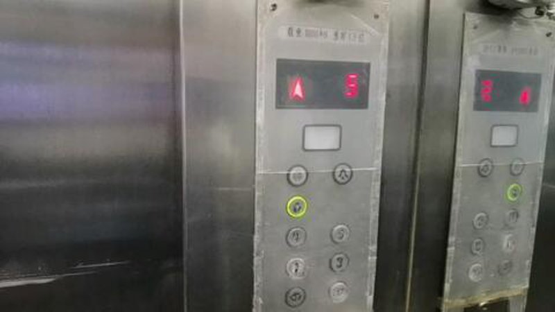 现代楼宇的美学密码：电梯装潢的艺术之旅